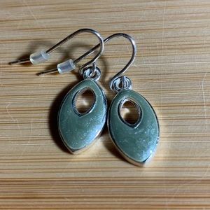 2for$15!! Gorgeous vintage green earrings